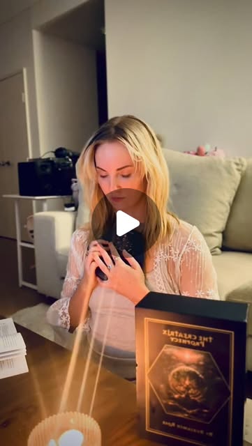 Amelia Conway with a Creatrix card and box set, in the original review’s preview.